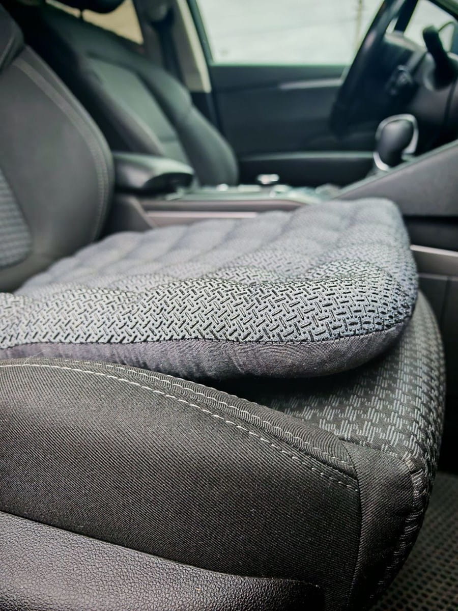 снимок Подушка автомобильная на сиденье "ОРТО-ЛЮКС" серая 50*45 от магазина BIO-TEXTILES ОПТ