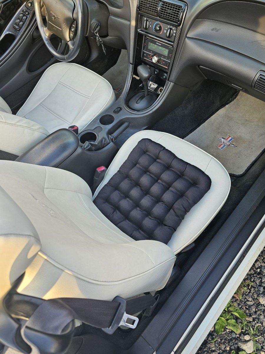 снимок Подушка автомобильная на сиденье "АВТО-БИО" черная 40*40 от магазина BIO-TEXTILES ОПТ