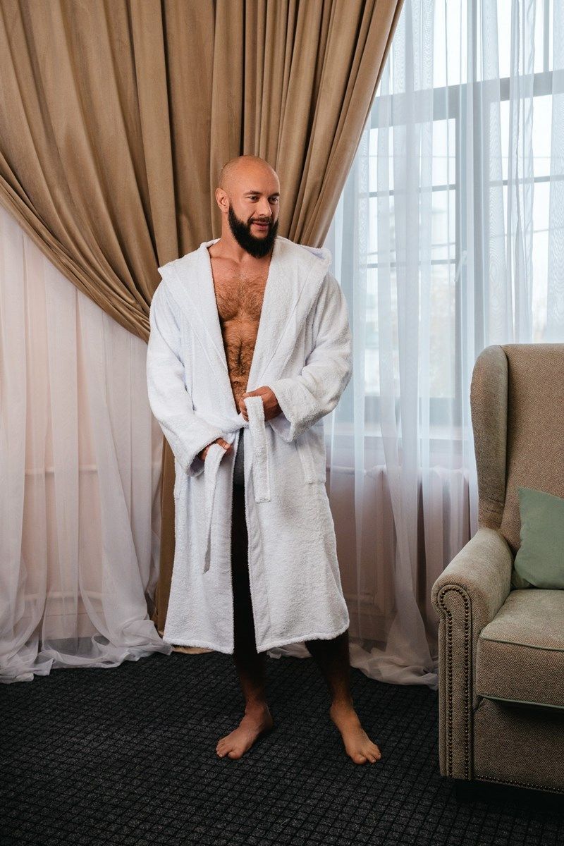 снимок Халат махровый с капюшоном, белый от магазина BIO-TEXTILES ОПТ