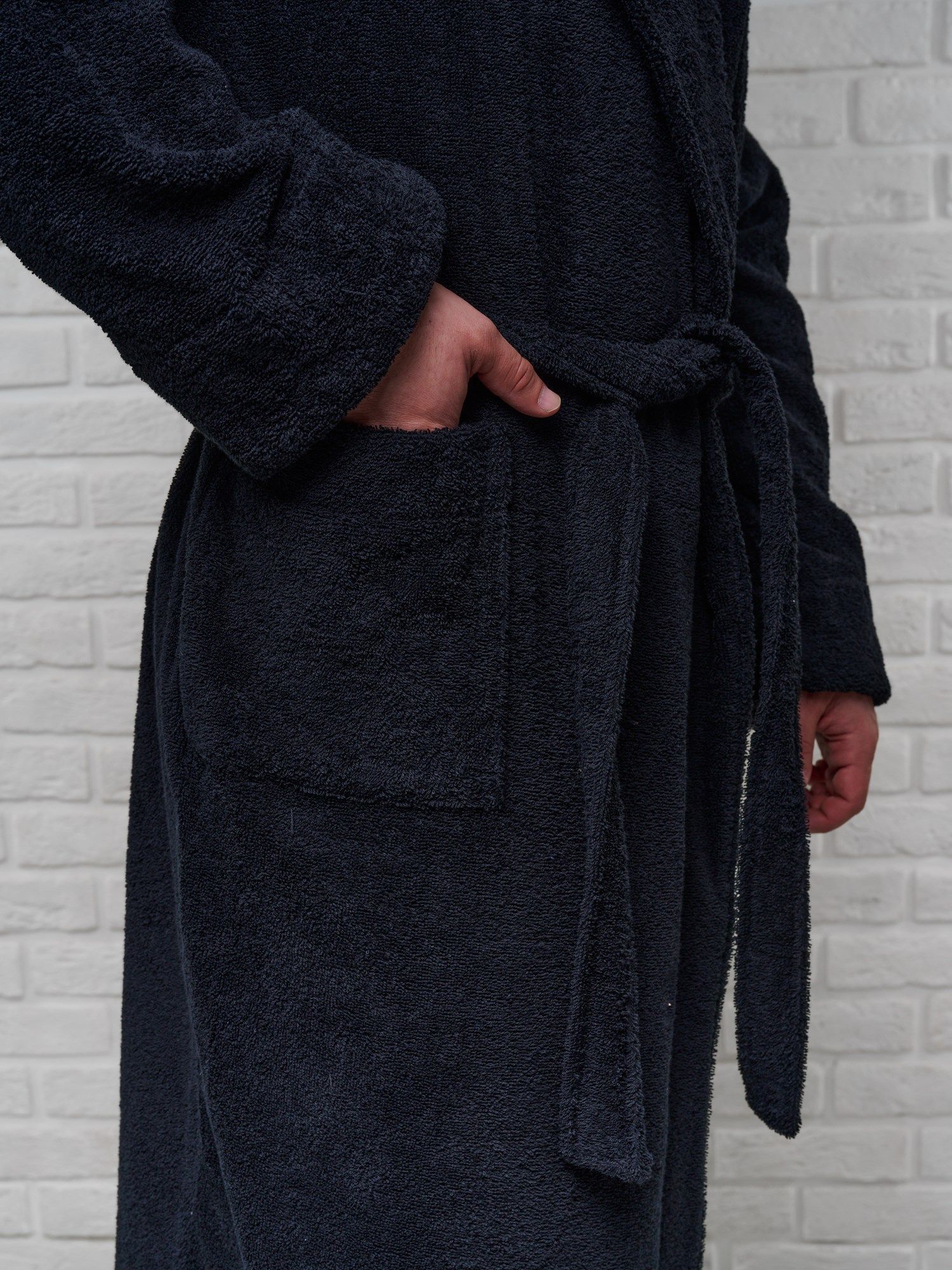 снимок Халат мужской махровый PandaHug с капюшоном, черный от магазина BIO-TEXTILES ОПТ