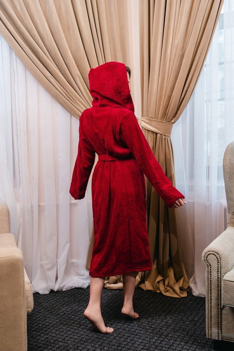 снимок Халат махровый женский с капюшоном бордовый от магазина BIO-TEXTILES ОПТ