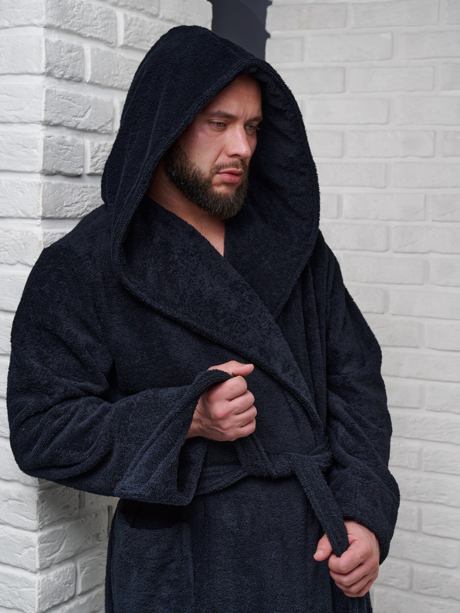 снимок Халат мужской махровый PandaHug с капюшоном, черный от магазина BIO-TEXTILES ОПТ