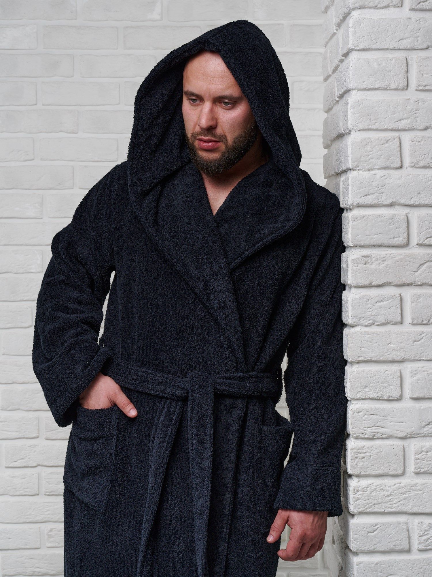 снимок Халат мужской махровый PandaHug с капюшоном, черный от магазина BIO-TEXTILES ОПТ