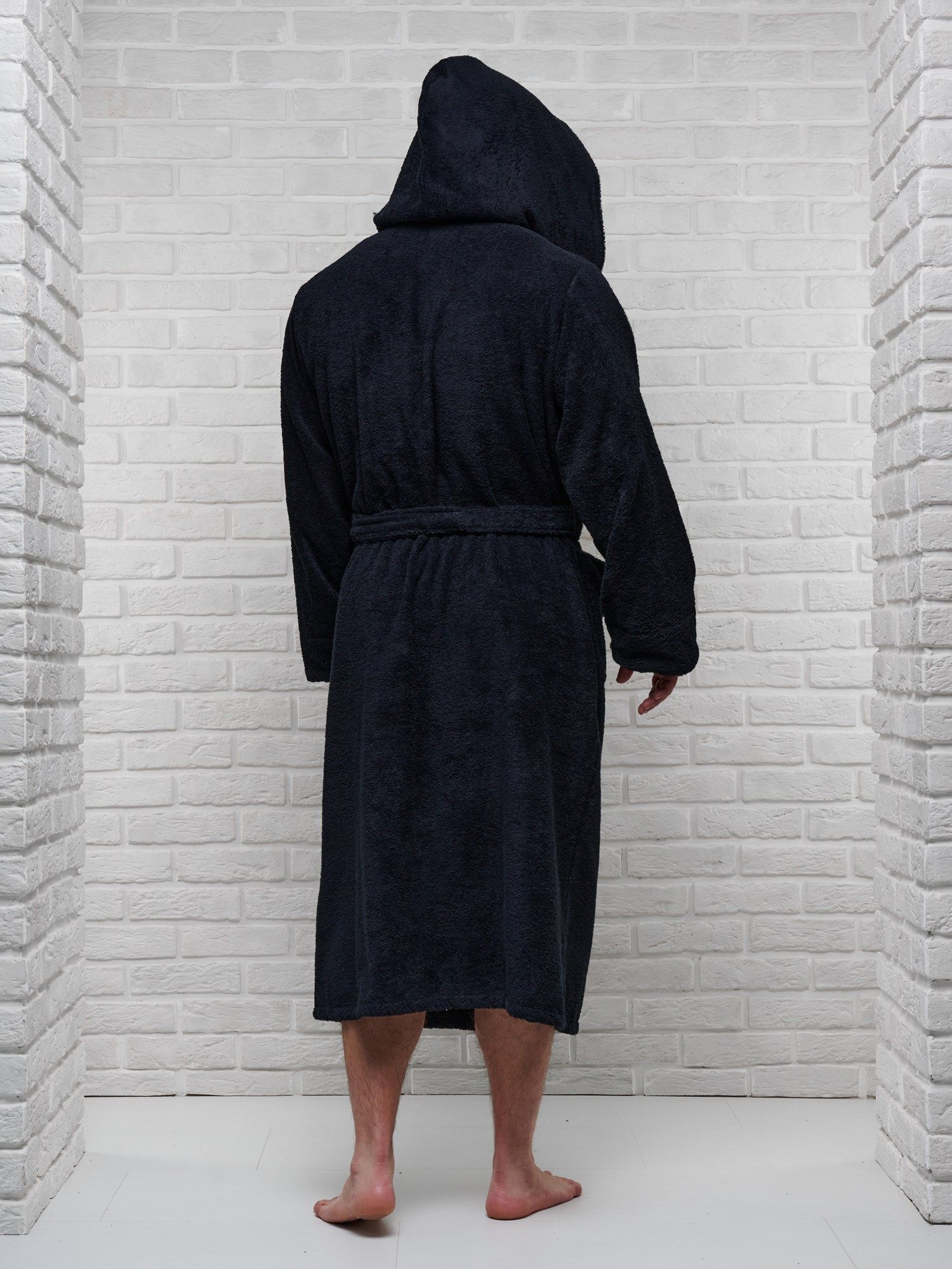 снимок Халат мужской махровый PandaHug с капюшоном, черный от магазина BIO-TEXTILES ОПТ